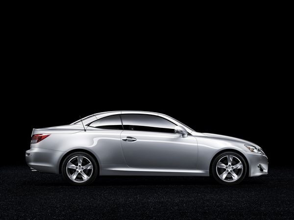 Lexus lance son nouveau coupé cabriolet IS 250C