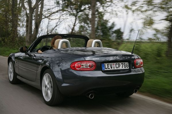 La troisième génération du Mazda MX-5 s’offre un restyling