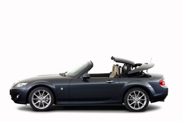 La troisième génération du Mazda MX-5 s’offre un restyling