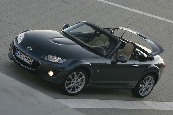 La troisième génération du Mazda MX-5 s’offre un restyling