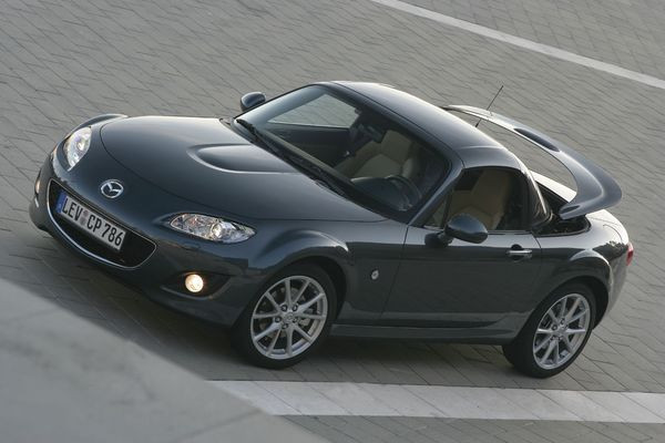 La troisième génération du Mazda MX-5 s’offre un restyling