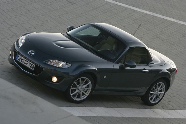 La troisième génération du Mazda MX-5 s’offre un restyling