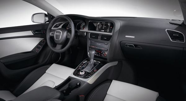 Le coupé 5 portes Audi A5 Sportback proposé à partir de 35 900 euros en 2.0 TDI 170 ch