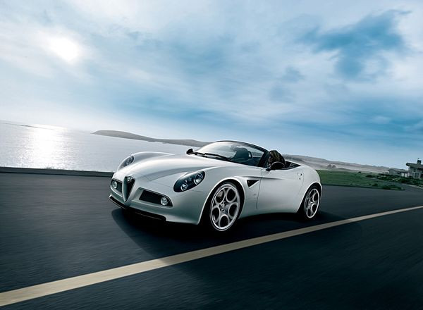 Alfa Romeo lance l’Alfa 8C Spider