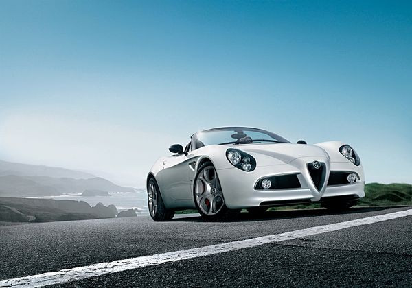 Alfa Romeo lance l’Alfa 8C Spider
