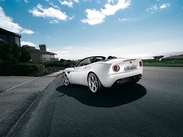 Alfa Romeo lance l’Alfa 8C Spider