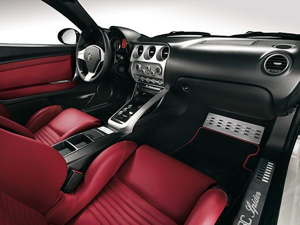 Alfa Romeo lance l’Alfa 8C Spider