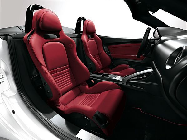 Alfa Romeo lance l’Alfa 8C Spider