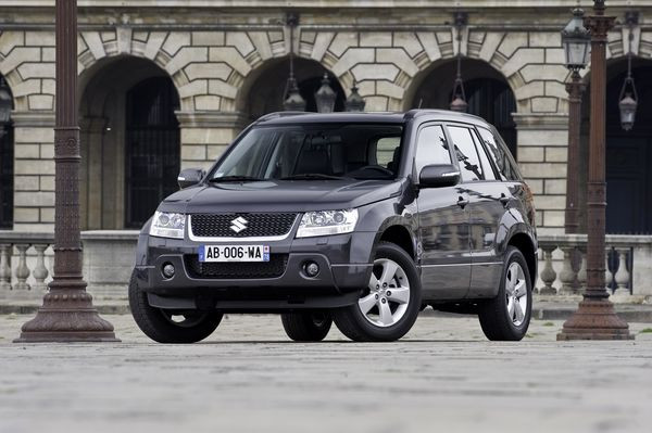 Le Suzuki Grand Vitara s’offre un très léger restylage