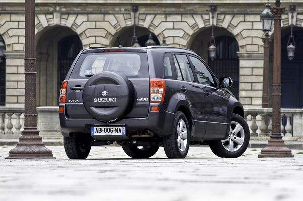 Le Suzuki Grand Vitara s’offre un très léger restylage