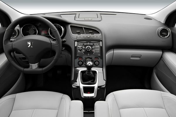 Le nouveau Peugeot 5008 démarre à 21 850 Euros