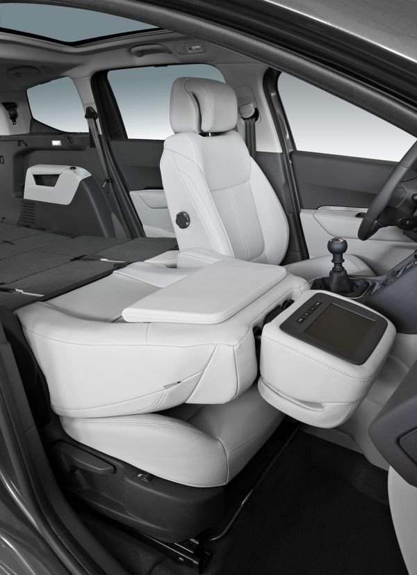 Le nouveau Peugeot 5008 démarre à 21 850 Euros