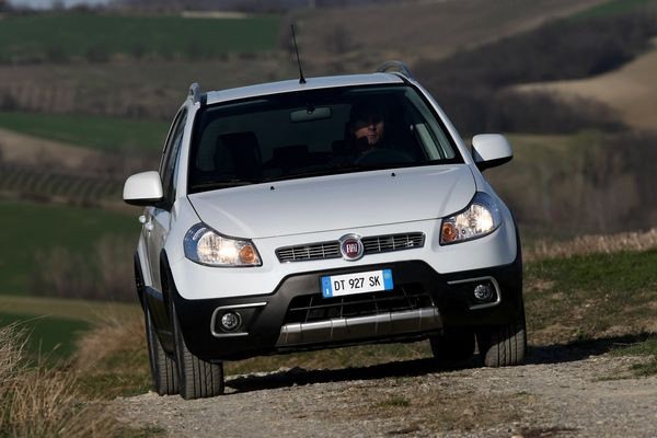 Le nouveau Fiat Sedici s’offre un restyling et de nouveaux moteurs