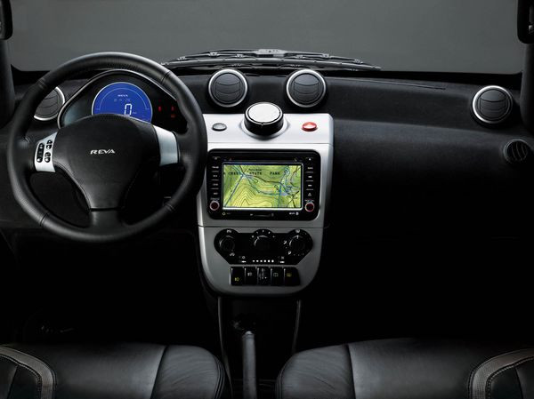 La Reva NXR électrique commercialisée à 15 800 Euros, bonus écologique de 5 000 Euros déduit