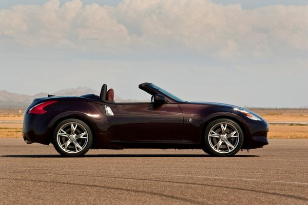 Le Nissan 370Z Roadster commercialisé au prix de 43 800 Euros