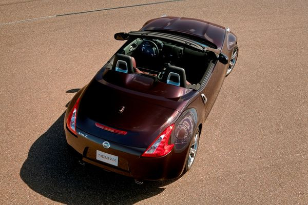 Le Nissan 370Z Roadster commercialisé au prix de 43 800 Euros