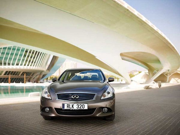 La berline Infiniti G37 s'offre quelques légères améliorations