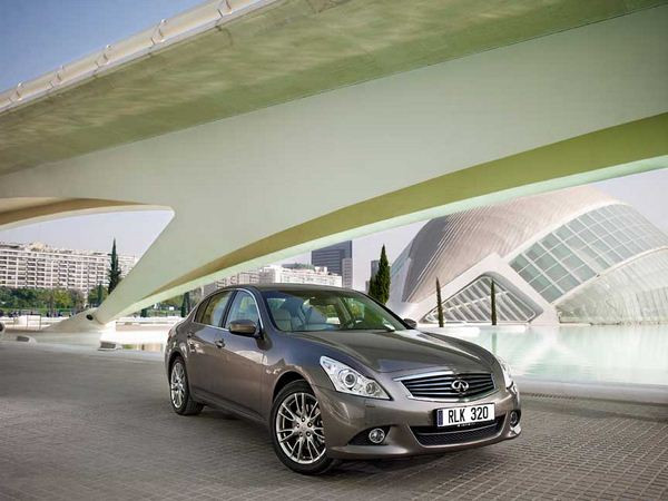 La berline Infiniti G37 s'offre quelques légères améliorations