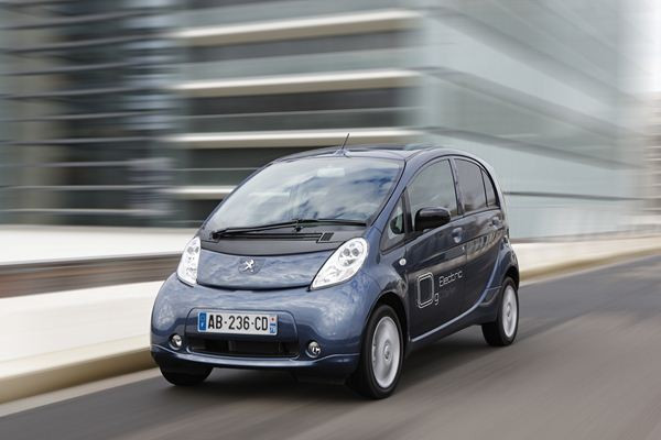 Un loyer mensuel de 500 Euros pour la mini-citadine électrique Peugeot