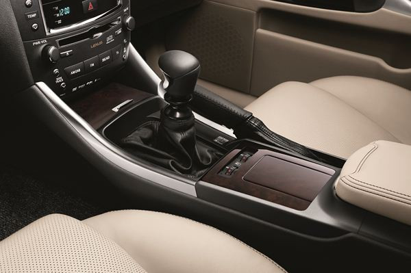 La berline sportive Lexus s'offre une cure de rajeunissement