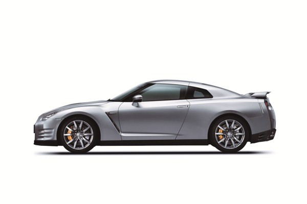 Nissan annonce le lancement de la nouvelle Nissan GT-R 2011