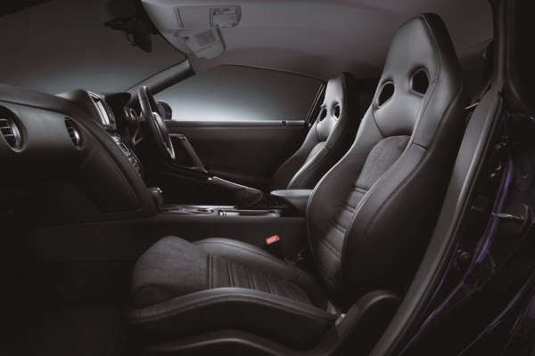 Nissan annonce le lancement de la nouvelle Nissan GT-R 2011
