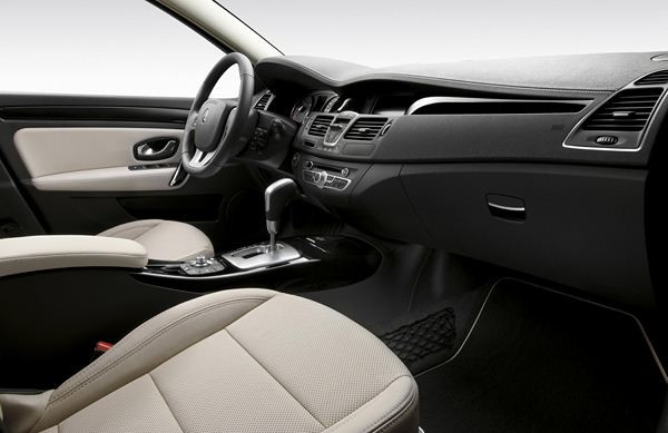 Renault lance la nouvelle Renault Laguna restylée