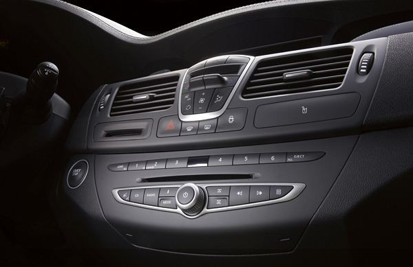 Renault lance la nouvelle Renault Laguna restylée