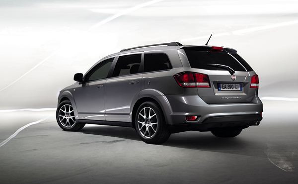 Fiat lance son nouveau monospace familial Freemont