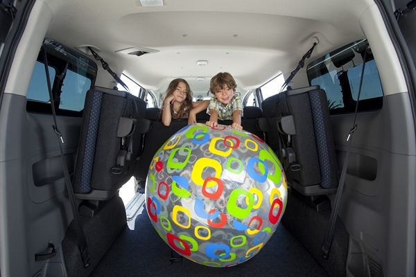 Nissan lance son nouveau véhicule familial Evalia