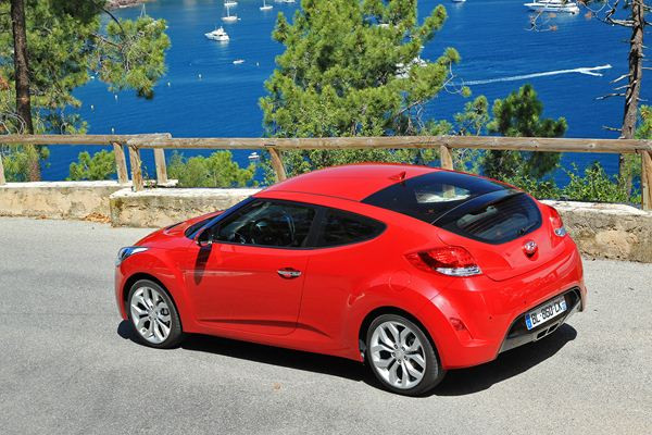 Hyundai lance un original coupé à trois portes latérales