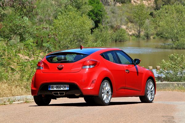 Hyundai lance un original coupé à trois portes latérales