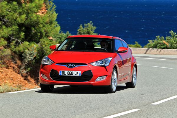 Hyundai lance un original coupé à trois portes latérales