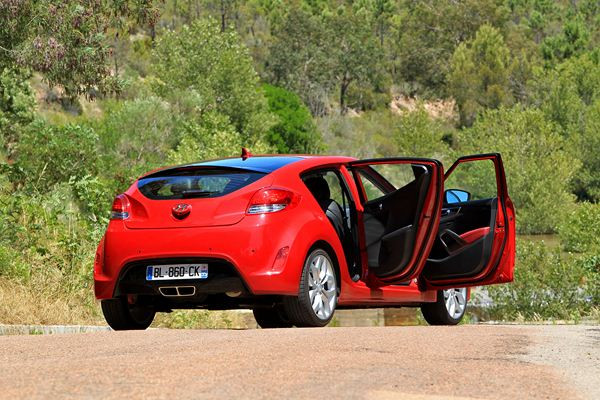 Hyundai lance un original coupé à trois portes latérales