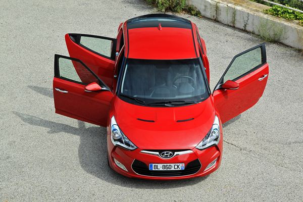 Hyundai lance un original coupé à trois portes latérales