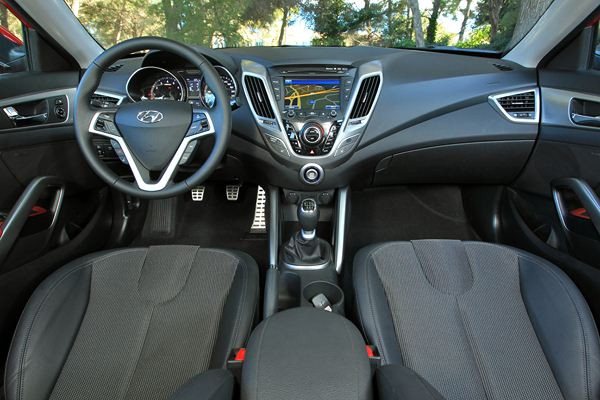 Hyundai lance un original coupé à trois portes latérales