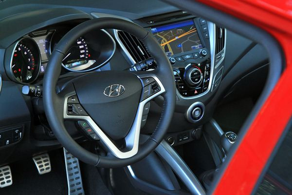Hyundai lance un original coupé à trois portes latérales