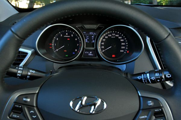 Hyundai lance un original coupé à trois portes latérales