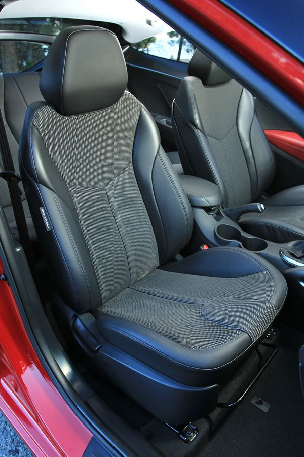 Hyundai lance un original coupé à trois portes latérales