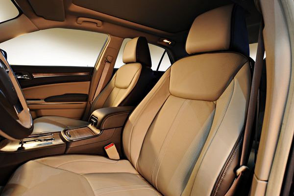 La nouvelle Lancia Thema commercialisée à partir de 43 900 euros