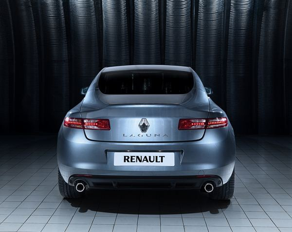 La Renault Laguna Coupé s'offre de légères retouches