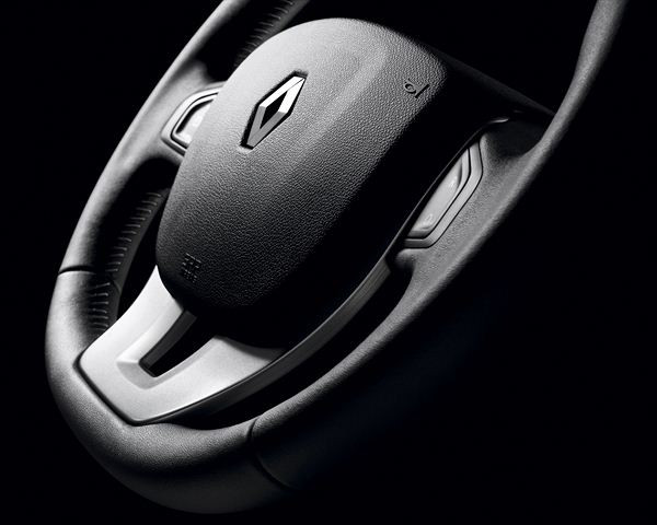 La Renault Laguna Coupé s'offre de légères retouches