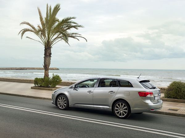 Un léger restyling pour la Toyota Avensis en 2012
