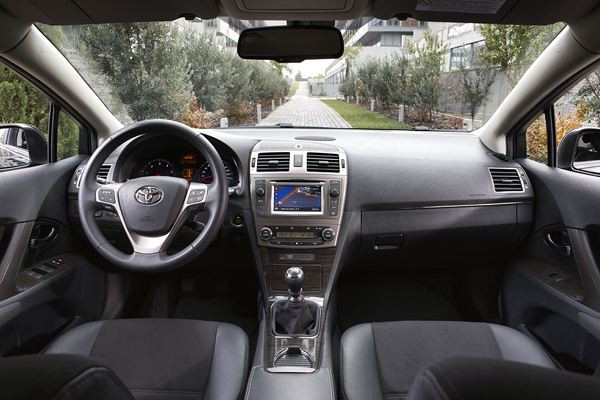 Un léger restyling pour la Toyota Avensis en 2012