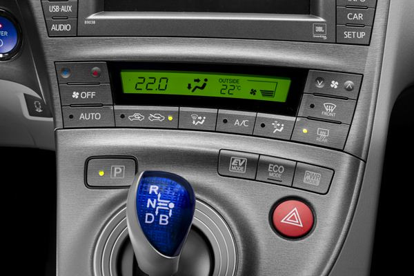 La Toyota Prius restylée commercialisée à partir de 27 800 euros
