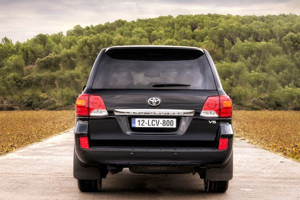 Le Toyota Land Cruiser Station Wagon s'offre un léger restylage