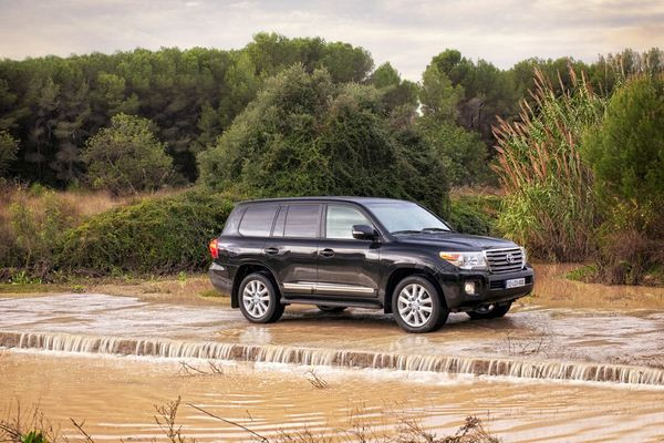Le Toyota Land Cruiser Station Wagon s'offre un léger restylage