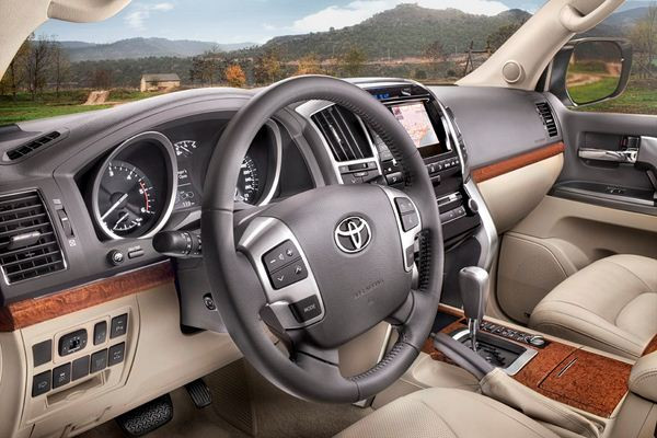 Le Toyota Land Cruiser Station Wagon s'offre un léger restylage