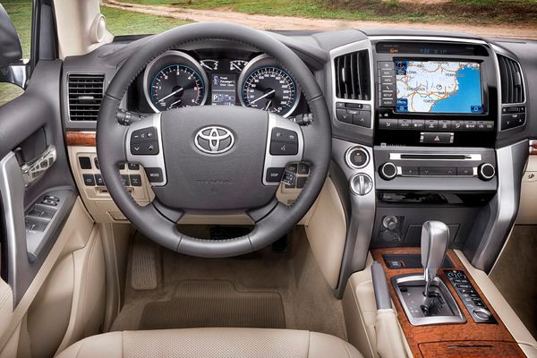 Le Toyota Land Cruiser Station Wagon s'offre un léger restylage