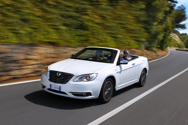 Lancia dévoile son nouveau cabriolet quatre places Flavia
